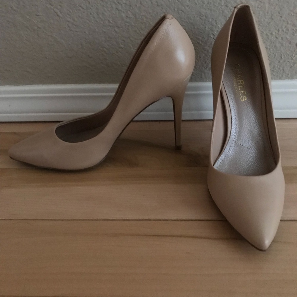 Nude Pumps